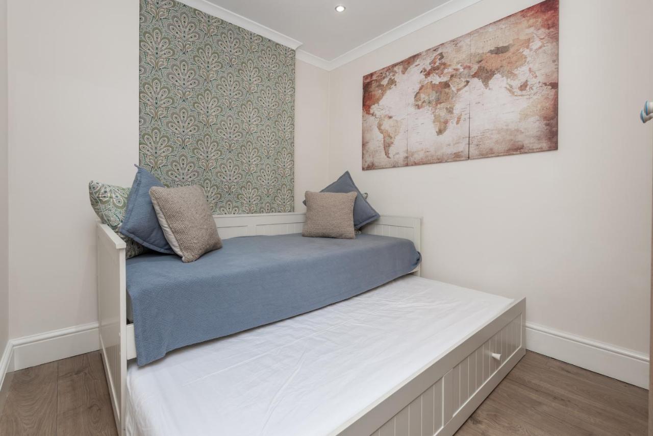 The London House - Entire Villa Bagian luar foto